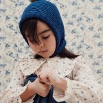 Gorro pompom azul - Imagen 3