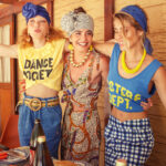 Camiseta amarilla cuello volante "Dance Society" - Imagen 10